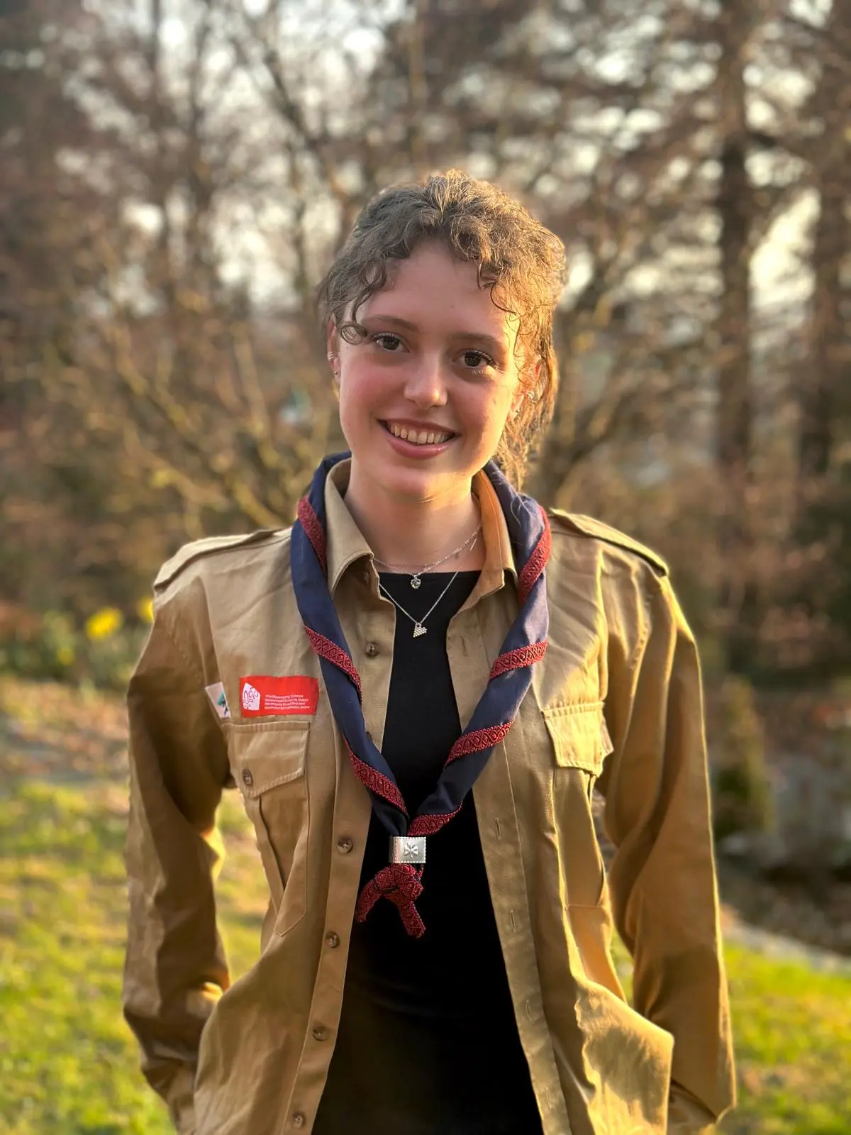 Miyuki: Ich bin im Jahr 2010 geboren und seit neuem in der Pfadi. So bin ich erst als Leiterin hier eingestiegen. Ich war bereits beim UfLa dieses Jahr dabei und hatte viel Spass. Neben der Pfadi zeichne ich, unternehme viel mit Freunden und surfe. Aktuell gehe ich auf das Gymnasium in Urdorf. Ich freue mich darauf viele neue Erinnerungen zu sammeln.