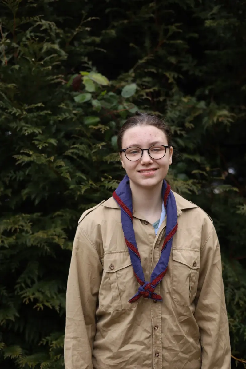 Chamuya: Hallo, ich bin Chamuya und bin 2010 geboren. Ich bin momentan in der 3. Sek und werde danach ein 10. Schuljahr machen. Ich liebe Disney Filme. Sehr Kreativ bin ich auch. Dazu verbring ich gerne Zeit mit Kindern.