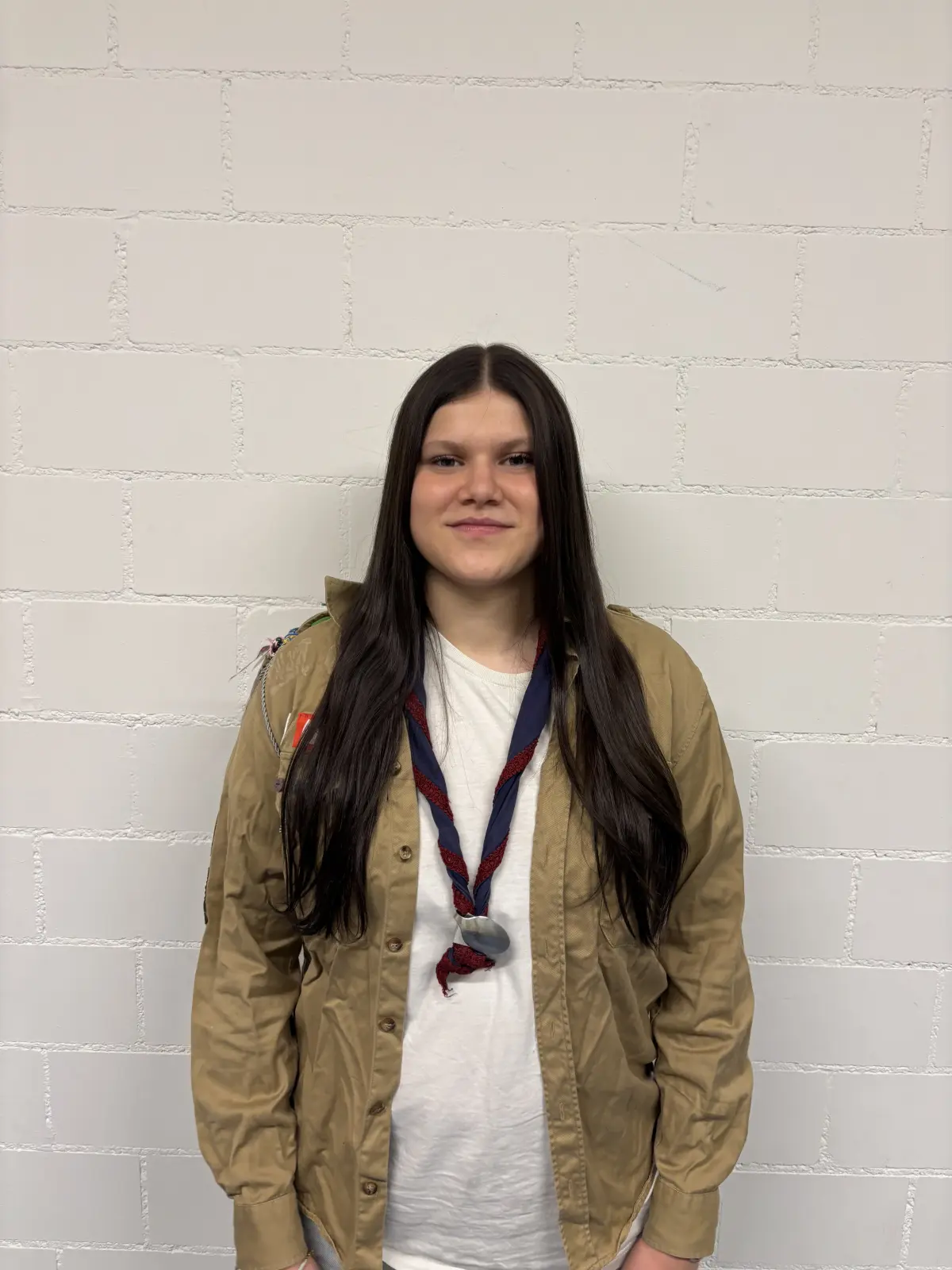 Taluvi: Hallo, ich bin Taluvi und wurde am 23.12.2009 geboren. Ich bin seit 2016 in der Pfadi. Ich habe in der Biber-Gruppe angefangen, dann war ich in der Gruppe Weowa und danach hatte ich ein paar tolle Jahre in der Maso. Kurz bevor ich Leiterin wurde, war ich in der Lukida. Im Moment arbeite ich in einer Kita in Zürich und mache die Ausbildung zur FaBe. Ich freue mich auf viele Abenteuer mit der Gruppe Shial