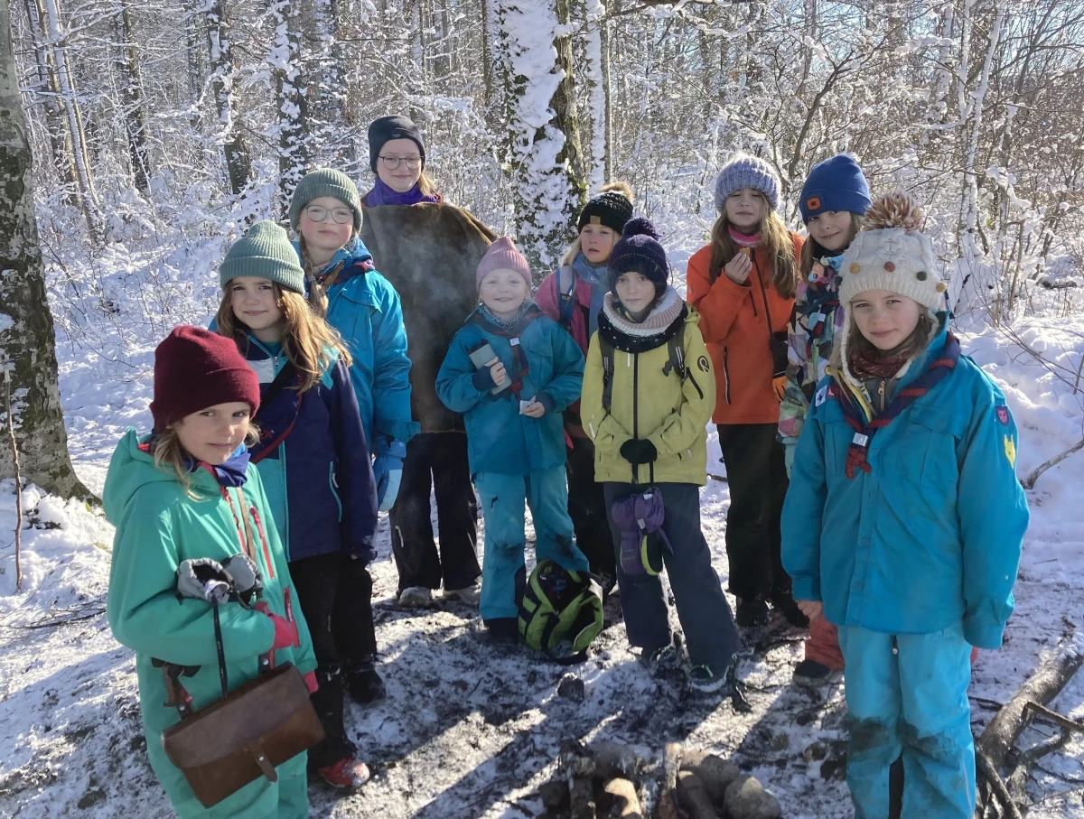 Ein verschneiter Tag, an dem Wir dem Murmeltier helfen mussten, damit es weiter Winterschlaf machen kann.